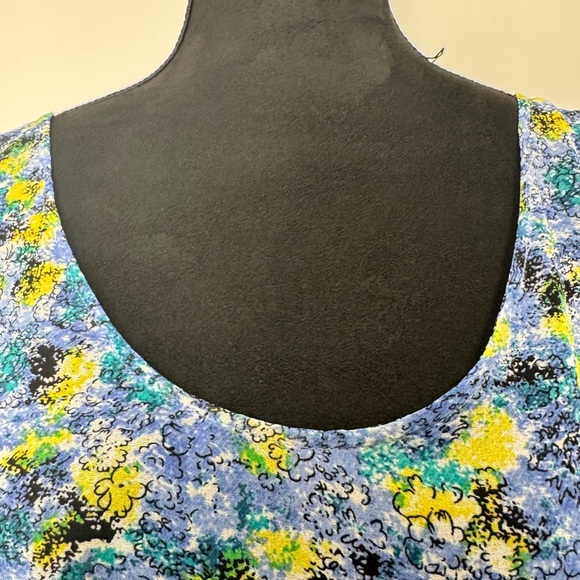💎 BCBGeneration Sleeveless Ruffle Floral Top Blue - Picture 4 of 8